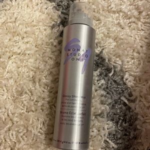 Monat Glossy Shine Mist